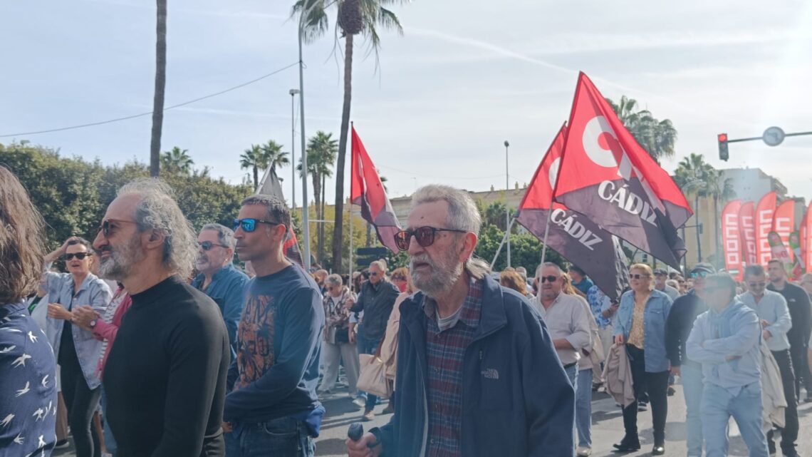 Los sindicatos de Chiclana y de Cádiz de la CNT-AIT en la manifestación por una sanidad 100% pública del 9N